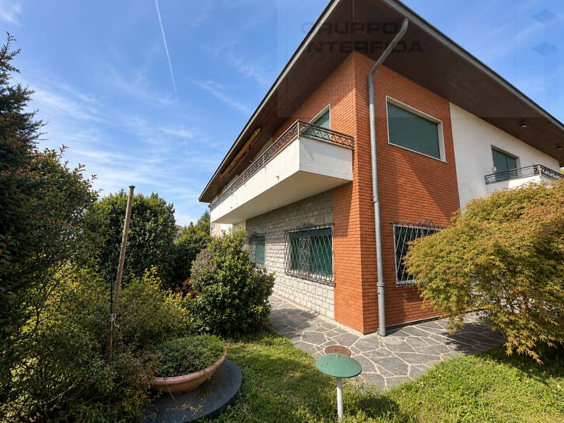 AFFASCINANTE VILLA IN ZONA PANORAMICA (1)