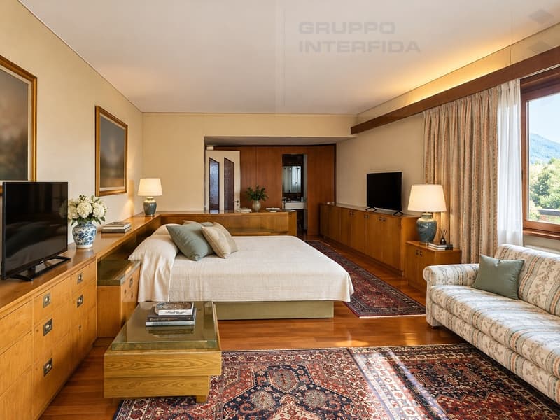 AFFASCINANTE VILLA IN ZONA PANORAMICA (9)