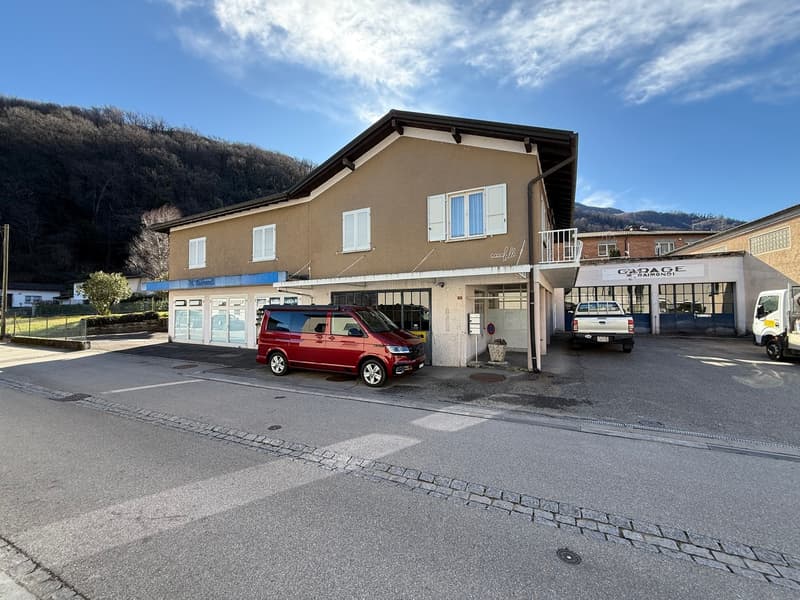 Maison de 4,5 pièces avec grand garage et places de parking (1)
