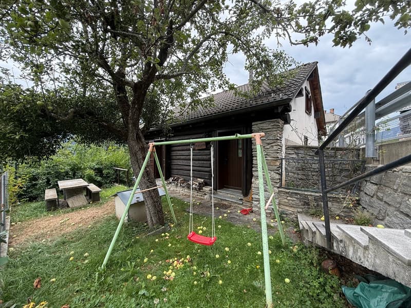 BELLA CASETTA CON GIARDINO E POSTEGGI (3)
