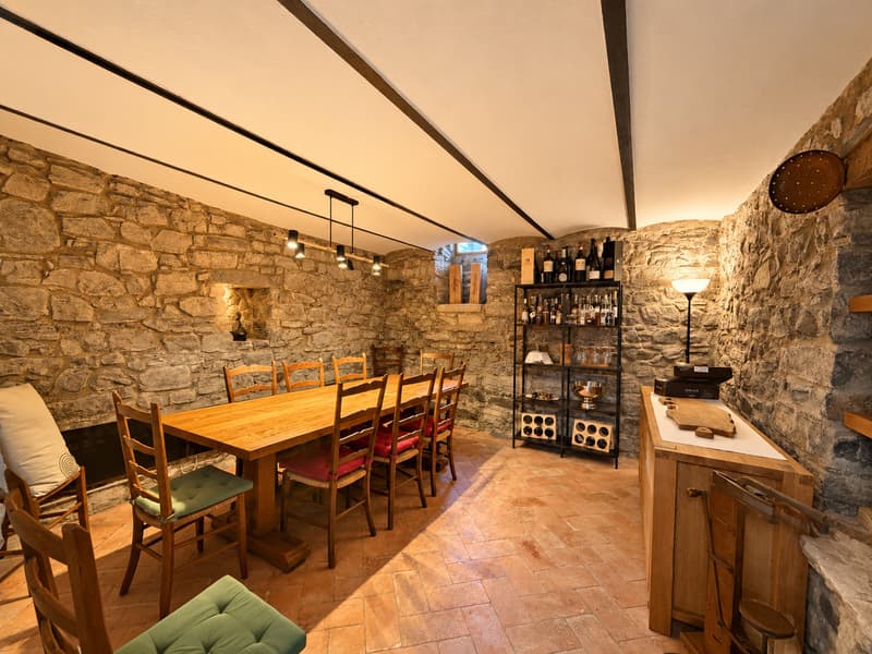 GRAZIOSA CASA RUSTICA NEL CUORE DI BRÉ (8)