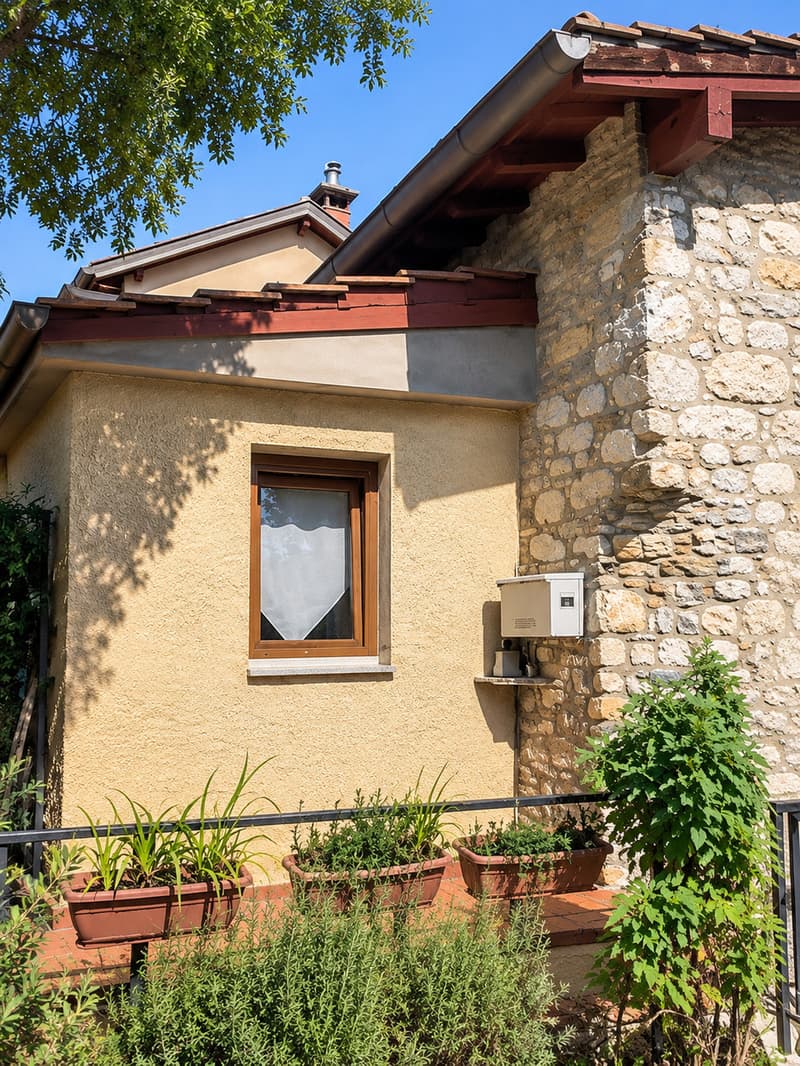 GRAZIOSA CASA RUSTICA NEL CUORE DI BRÉ (11)