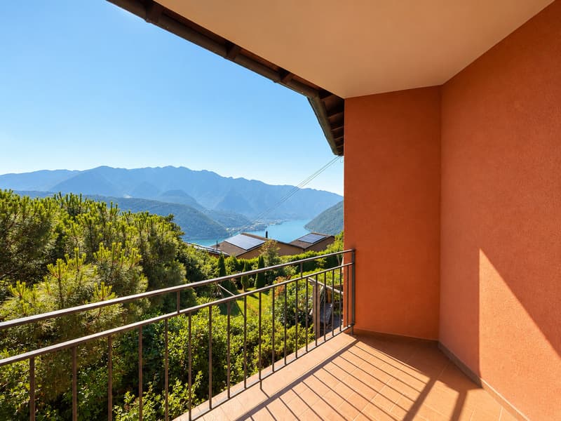 VILLA CON VISTA LAGO E PISCINA (7)