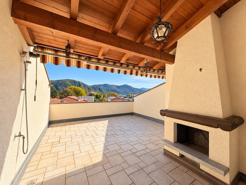 APPARTAMENTO 3.5 LOCALI CON AMPIA TERRAZZA E PARZIALE VISTA LAGO (2)