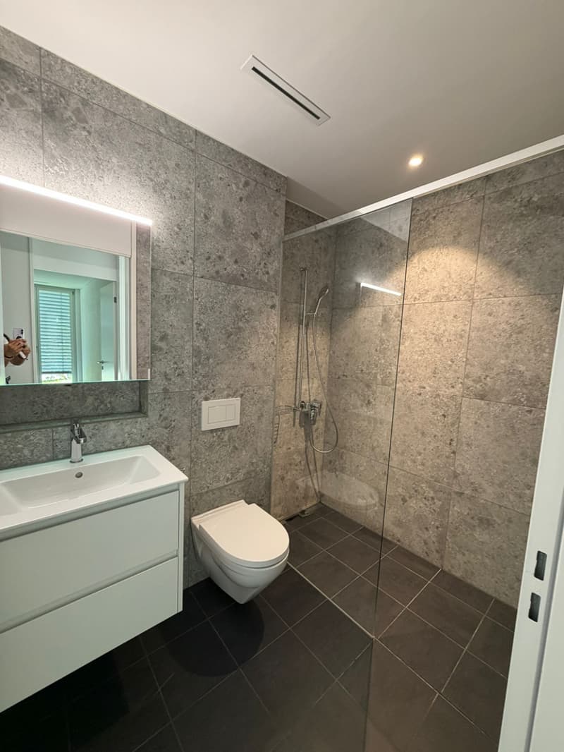 Badezimmer_mit_Dusche.jpeg