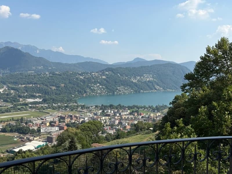 Elegante villa ticinese 5.5 locali con vista panoramica a Gaggio di Bioggio (2)