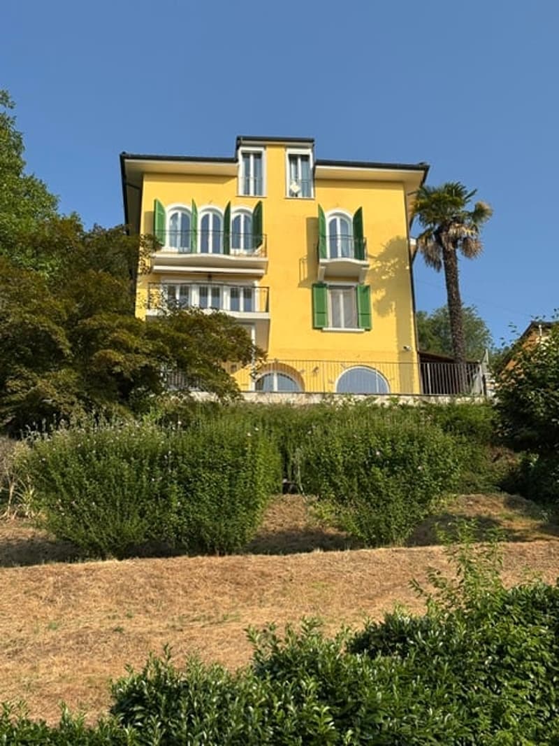 Elegante villa ticinese 5.5 locali con vista panoramica a Gaggio di Bioggio (1)