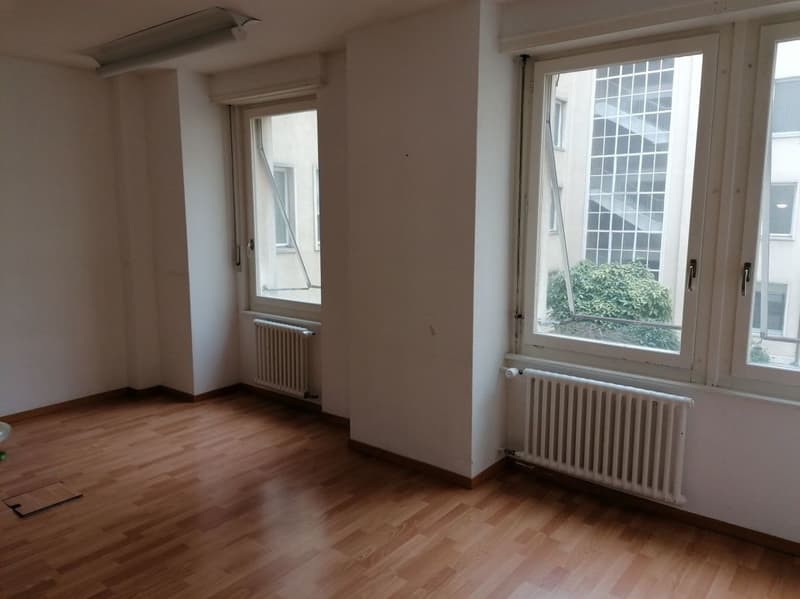Uffici di 110m2 semiammobiliati, vicino alla stazione di Losanna (5)