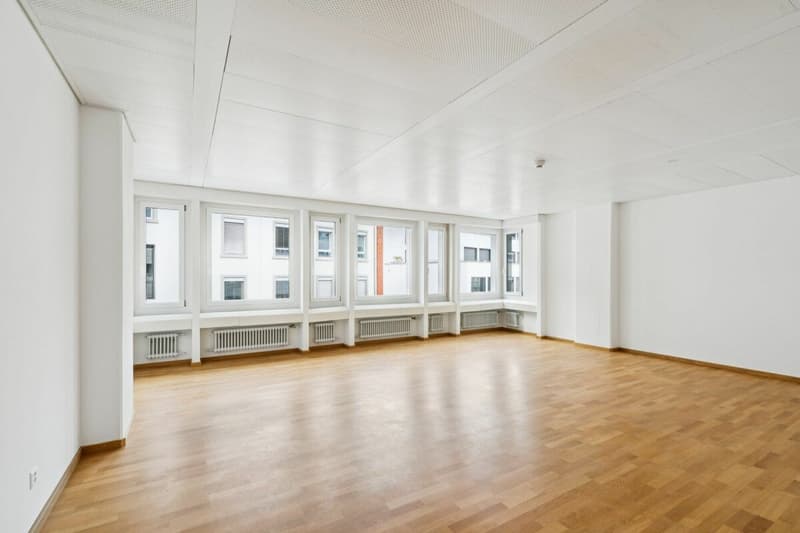 Spacious and bright office space on the 4th floor (10)