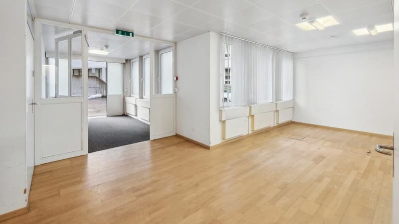 Commercial space on the ground floor behind Neumarkt (2)