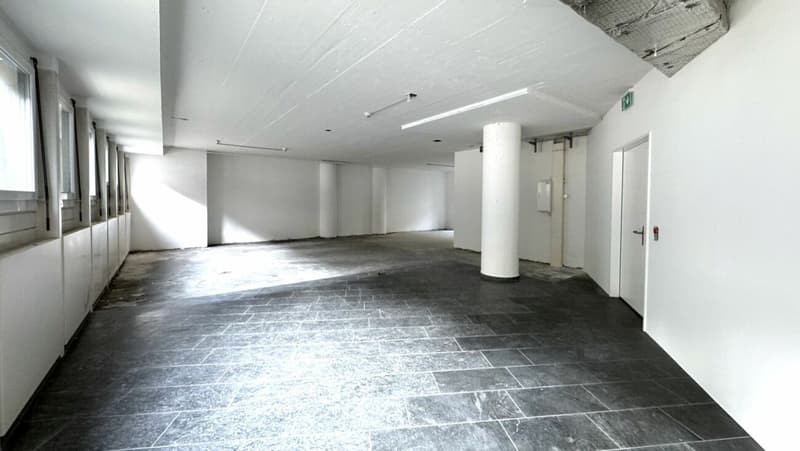 Versatile commercial space on the ground floor (3)
