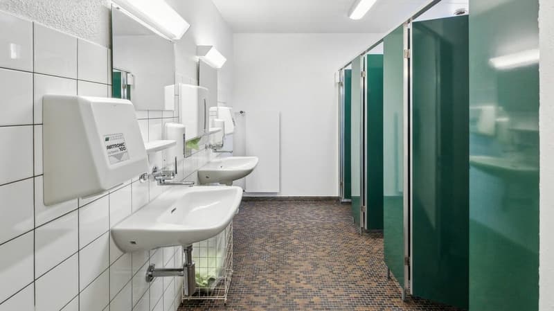 Versatile commercial space on the ground floor (11)