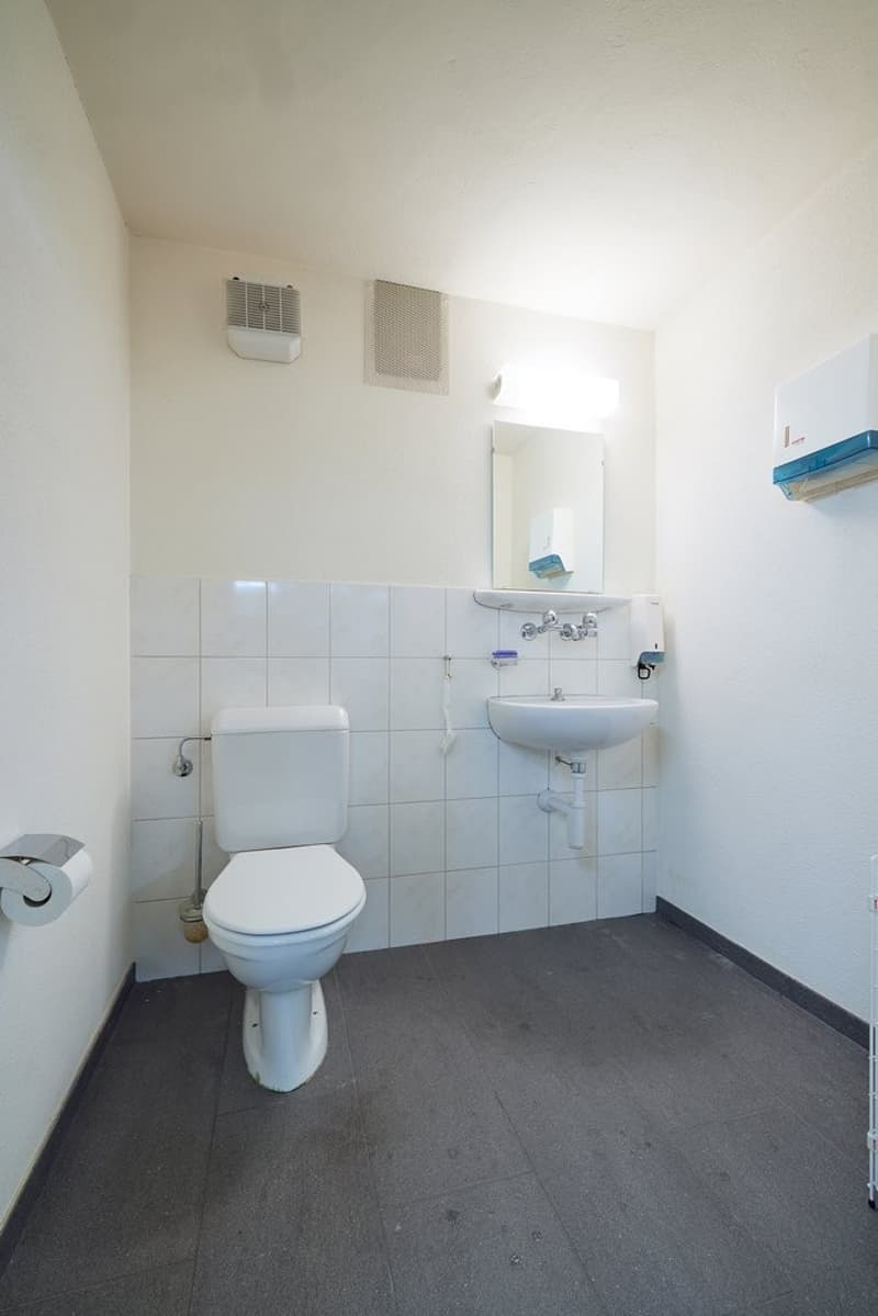 366 sqm versatile rental space (10)
