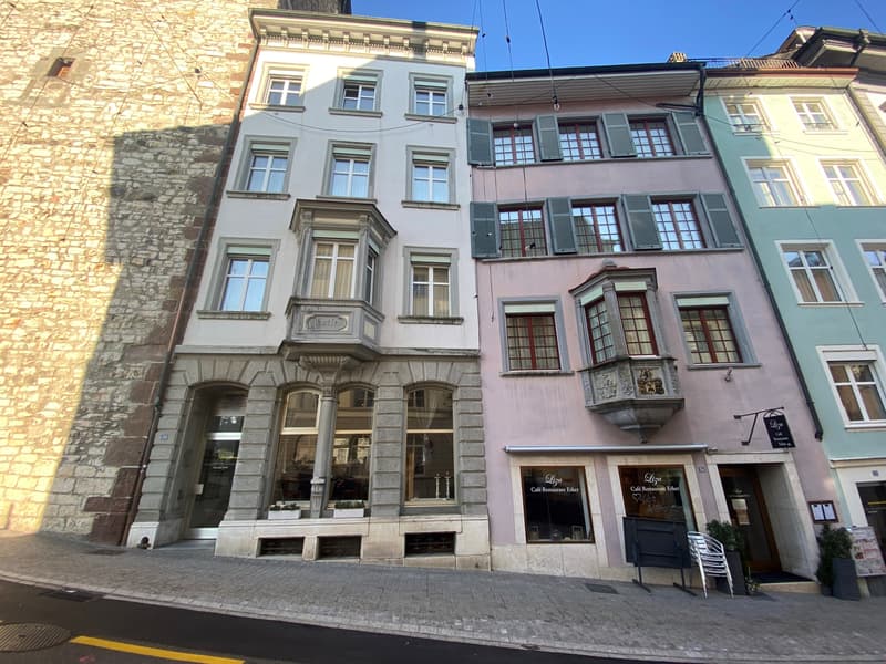 Möblierte 4.5-Zimmerwohnung mit Balkon in der Altstadt! (1)