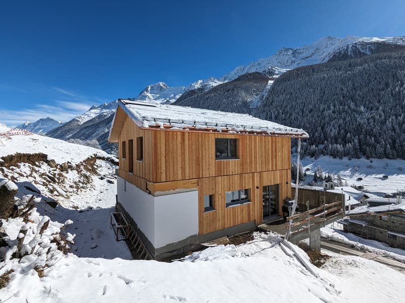 Naturnahes Wohnen in den Schweizer Bergen: Einzigartiges Holzhaus im Lötschental (13)
