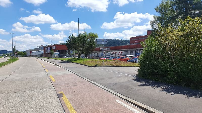 Parkplätze, Stellfläche oder ungedeckte Lagerfläche im Industriegebiet Grüze in Winterthur (3)
