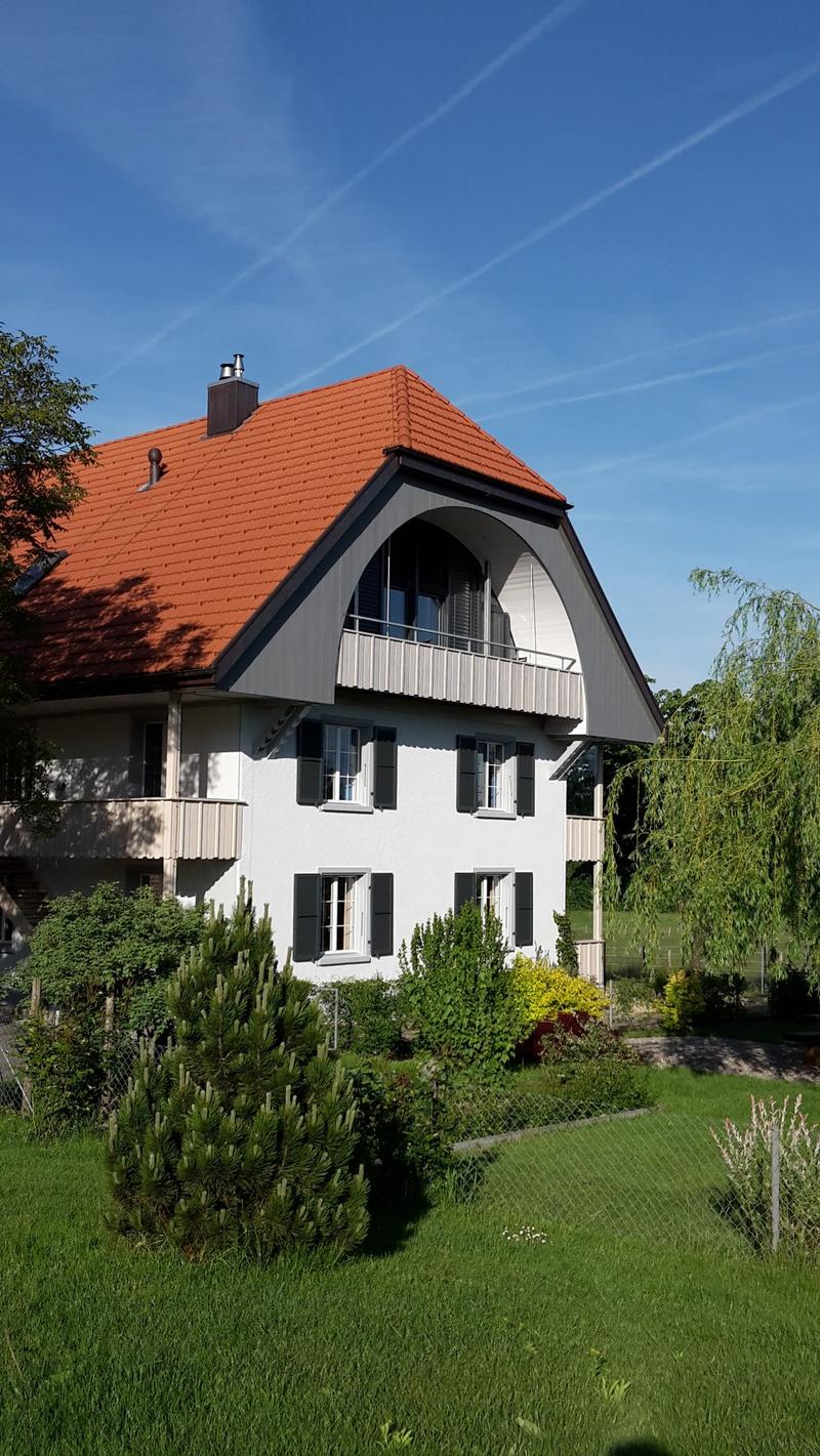 moderne, ruhige, helle Dachwohnung in umgebautem Bauernhaus (1)