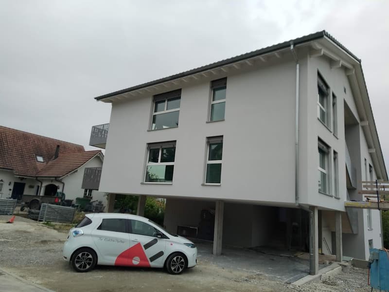 Neue 3.5 Zi-Wohnung in MFH mit Parkplatz in Cordast (1)