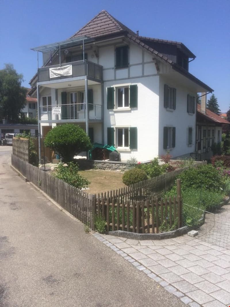 Neu renovierte 2.5 Zimmer Wohnung in Bützber, 1. OG (1)