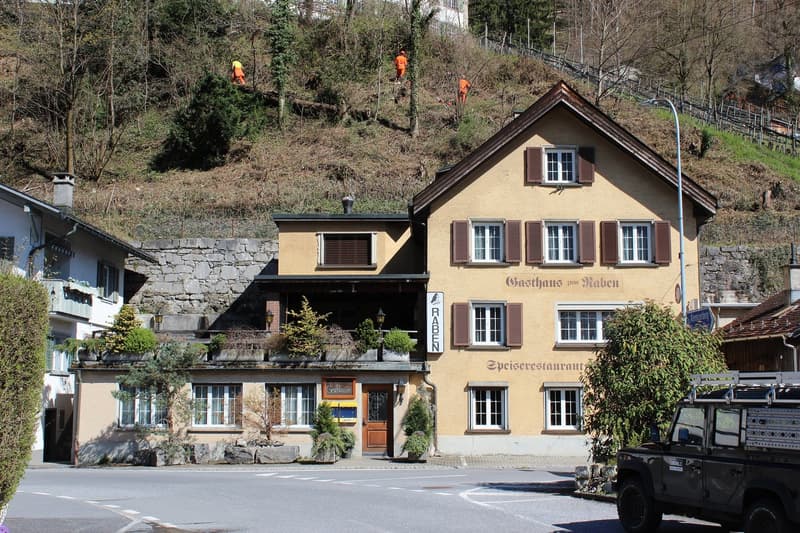"Restaurant Raben – attraktives Objekt im Dorfzentrum von Mollis (Glarus Nord) steht zum Verkauf" (1)