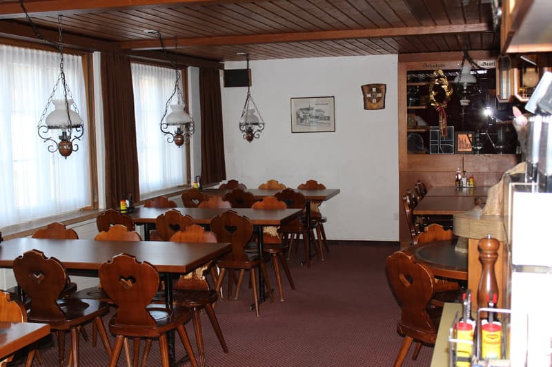 "Restaurant Raben – attraktives Objekt im Dorfzentrum von Mollis (Glarus Nord) steht zum Verkauf" (2)
