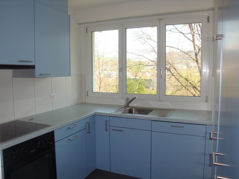 Moderne und sonnige 3 Zimmerwohnung mit Balkon in Ittigen (1)