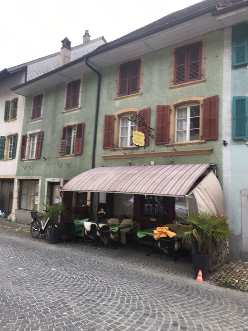 2 Wohnungen und Restaurant in Erlach (1)