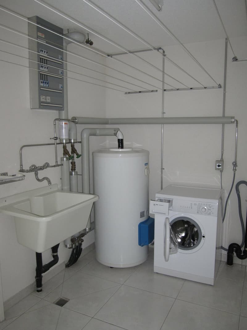 Waschküche mit Trocknungsraum und Luftentfeuchter