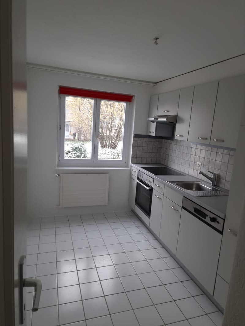 helle 4.5 Zimmerwohnung mit Gartensitzplatz in Wittenbach zu vermieten (2)