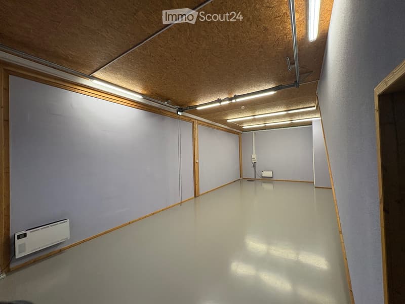 empty room, gray walls, wooden ceiling, white tiles, ceiling lights, white appliances