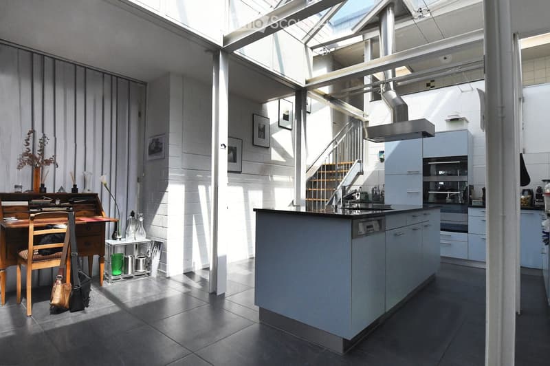 central island, built-in dishwasher, large ceiling windows, oak flooring, high ceilings, white cabinetry, breakfast nook