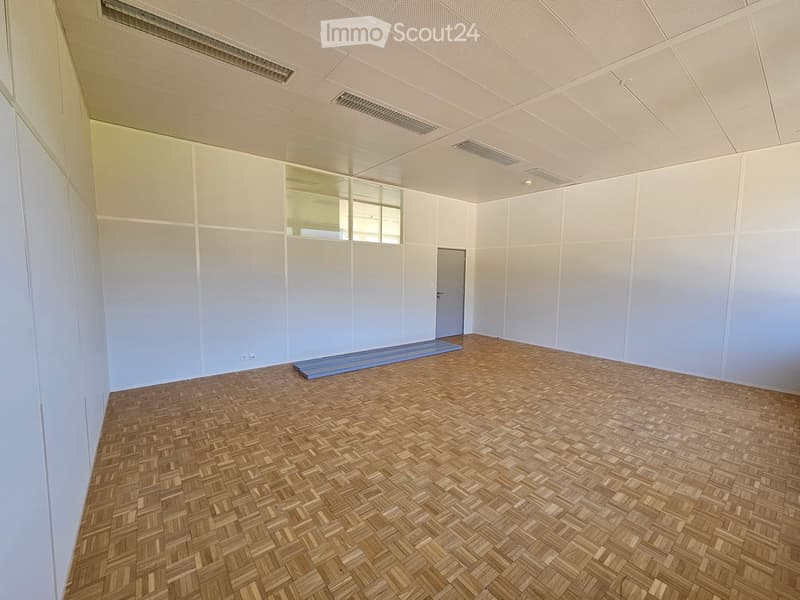 empty room, wooden floor, white walls, ceiling with ceiling tiles, glass window