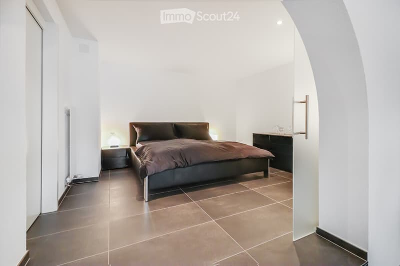 minimalist design, double bed, night stands with lamps, tiled floor