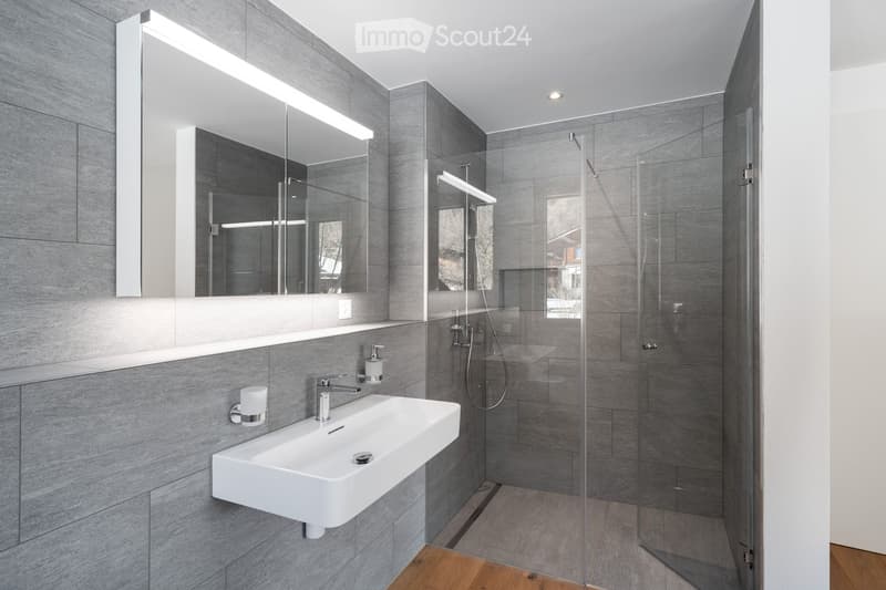 Im Zentrum - Moderne 4.5-Zimmer-Neubau-Wohnung mit Bergblick in Meiringen (21)