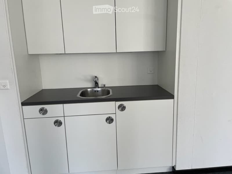 Grosszügiger Büro- / Therapie- oder Praxisraum in Schinznach Bad zu vermieten (9)