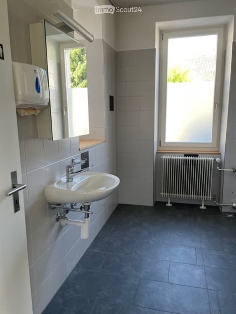 Grosszügiger Büro- / Therapie- oder Praxisraum in Schinznach Bad zu vermieten (10)