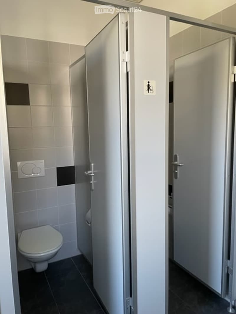 Grosszügiger Büro- / Therapie- oder Praxisraum in Schinznach Bad zu vermieten (11)