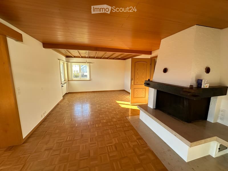 empty room, hardwood floors, fireplace in white, wooden doors, natural light from the window
