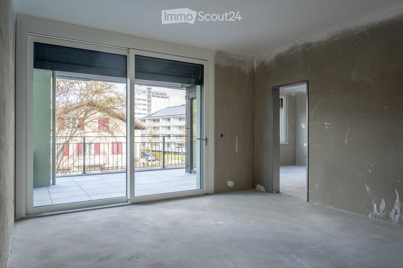 Empty room, sliding glass door, balcony, tile floor