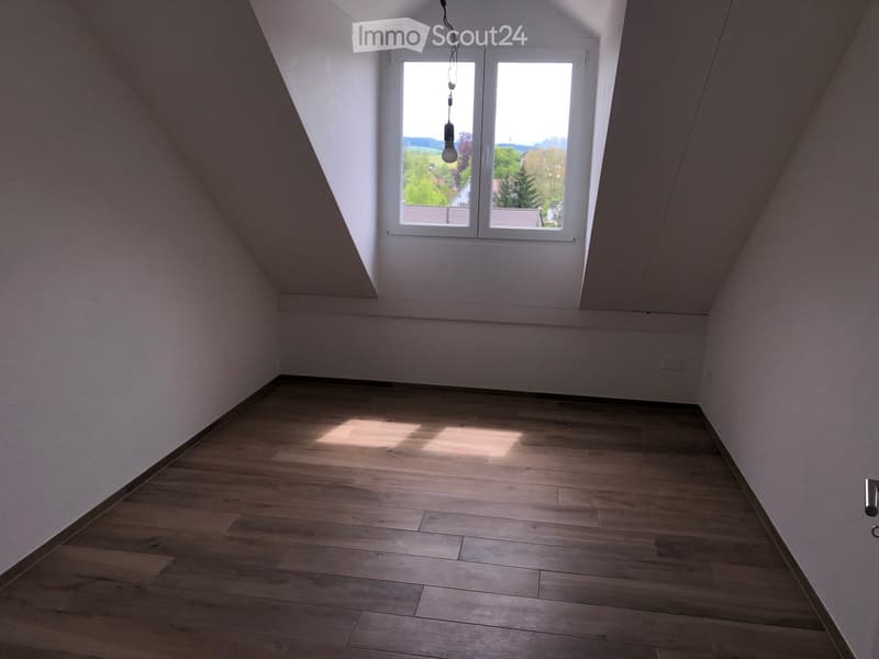 empty room, wooden floor, window with view