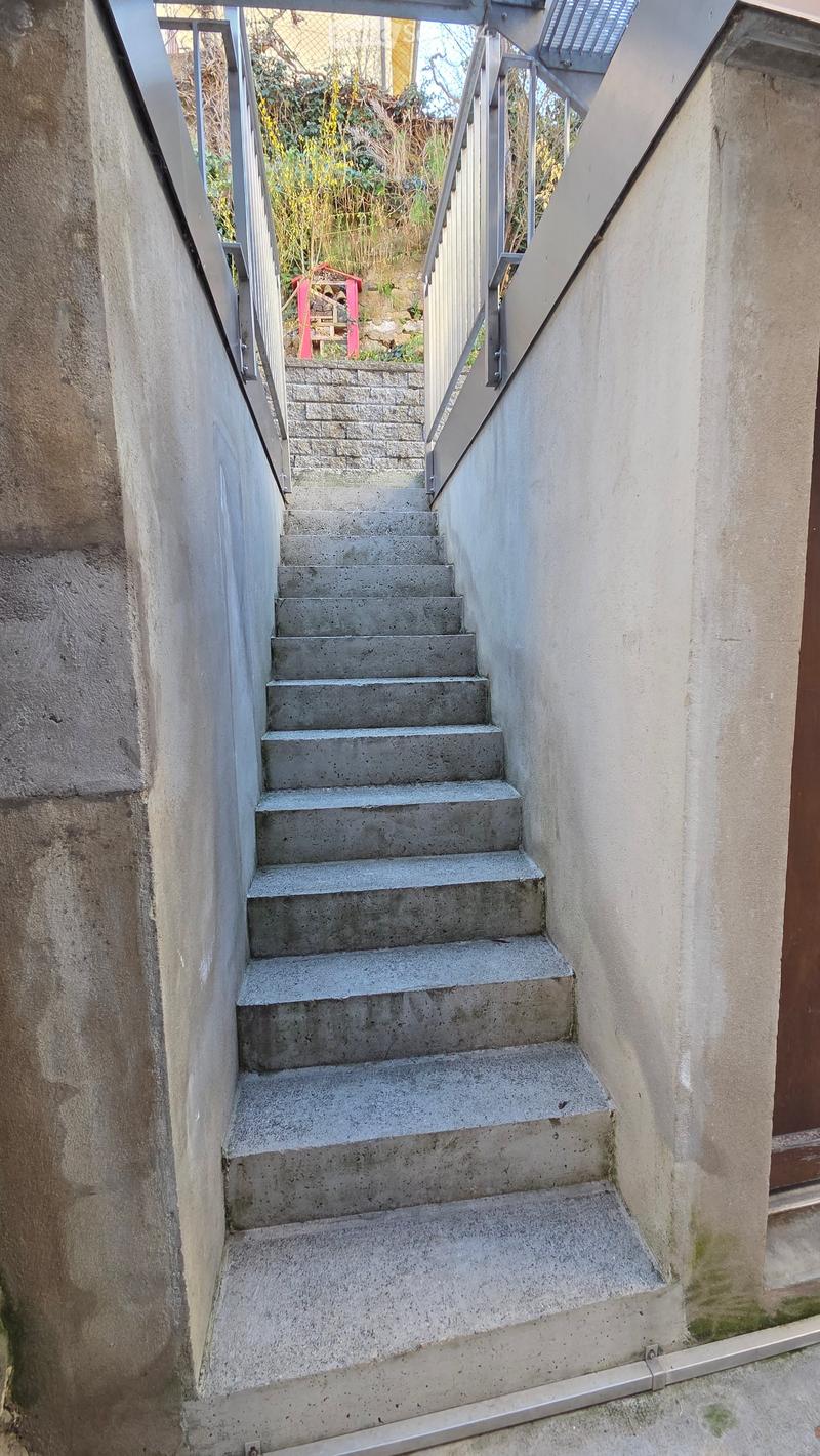 Other. {"visible_features": ["Raised ground floor"],    "type": "Staircase",    "description": "concrete steps, metal railings, leading to a raised ground floor",    "localized_descriptions":        {        "EN": "concrete steps, metal railings, lea