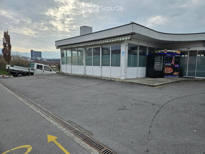 Locale di stoccaggio con 4 posti auto in affitto a St. Margrethen (1)