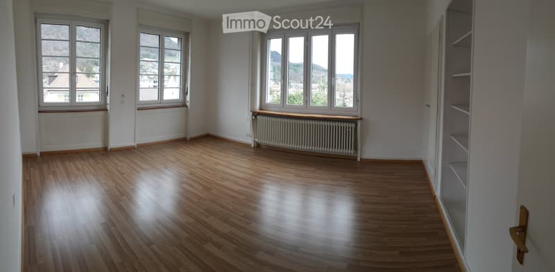 empty room, wooden floor, white walls, 3 windows, radiator