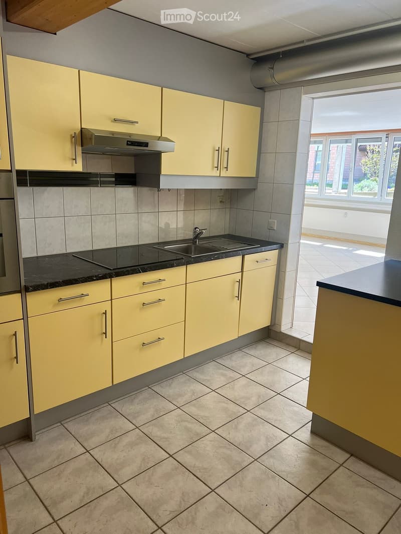 {"visible_features": ["Private washing machine", "Dishwasher"],    "type": "Room",    "description": "modern kitchen with yellow cabinets, black countertops, gas stove, sink, and dishwasher",    "localized_descriptions":        {        "EN": "modern