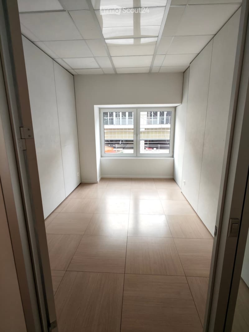 empty room, white walls, wooden floor, large window