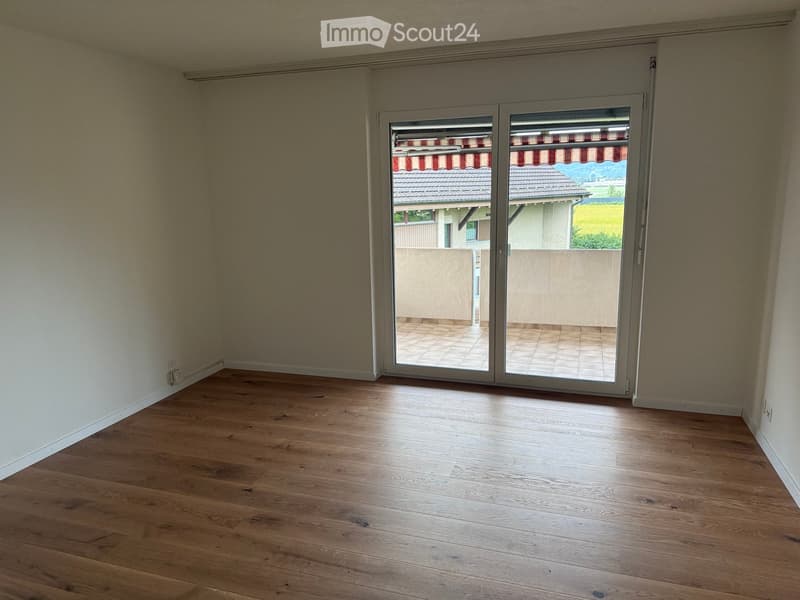 empty room, wooden floor, sliding glass doors, balcony, white walls