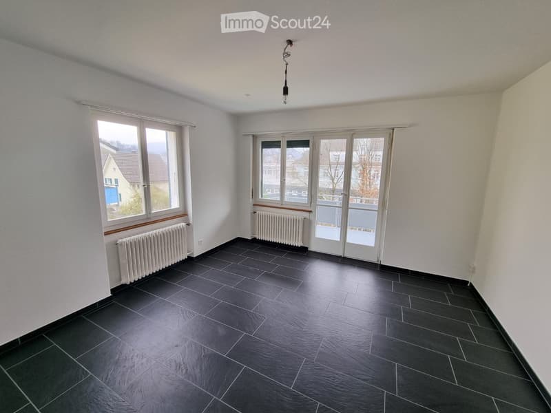 {"visible_features": ["Balcony / Terrace"],    "type": "Room",    "description": "empty room, white walls, black tiled floor, two windows, two radiators, balcony",    "localized_descriptions":        {        "EN": "Empty room: white walls, black til