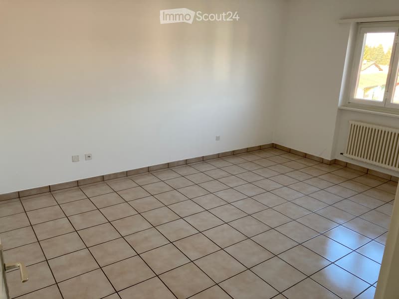 empty room, white walls, tiled floor, window, power outlets, radiator