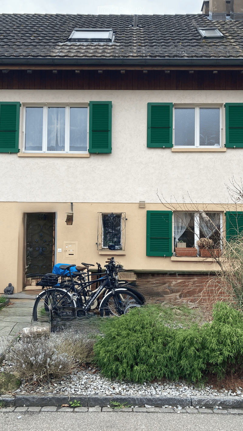 Casa a schiera di 5 locali soleggiata con giardino a Reinach BL (2)