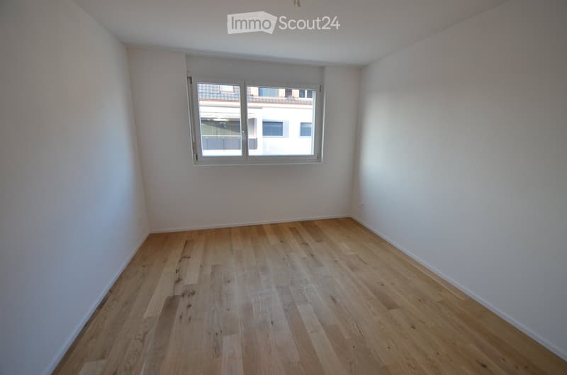empty room, wooden floor, white walls, window